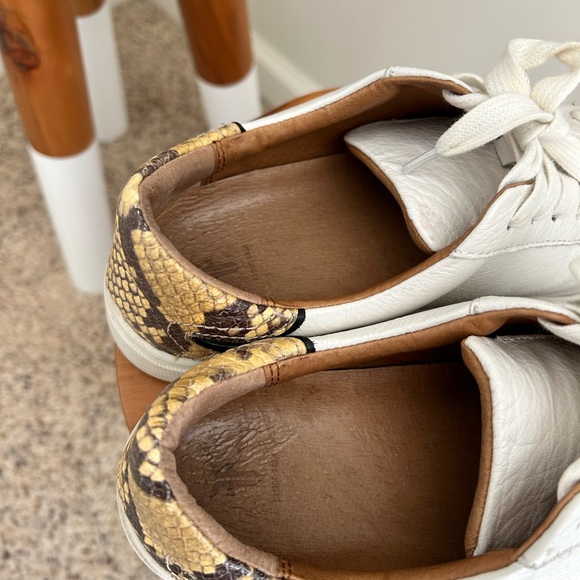 Frye ivy court low lace White Leather Sneakers, 7.5M - Picture 3 of 5